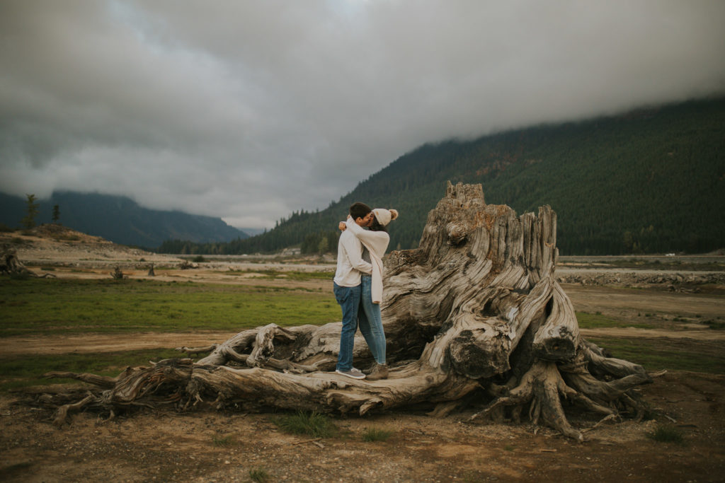 Fall Engagement Session at Snoqualmie Pass Washington, How to Pick What Season to Elope in Washington State